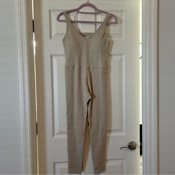 JOYLAB textured seamless Jumpsuit - Picture 2 of 5